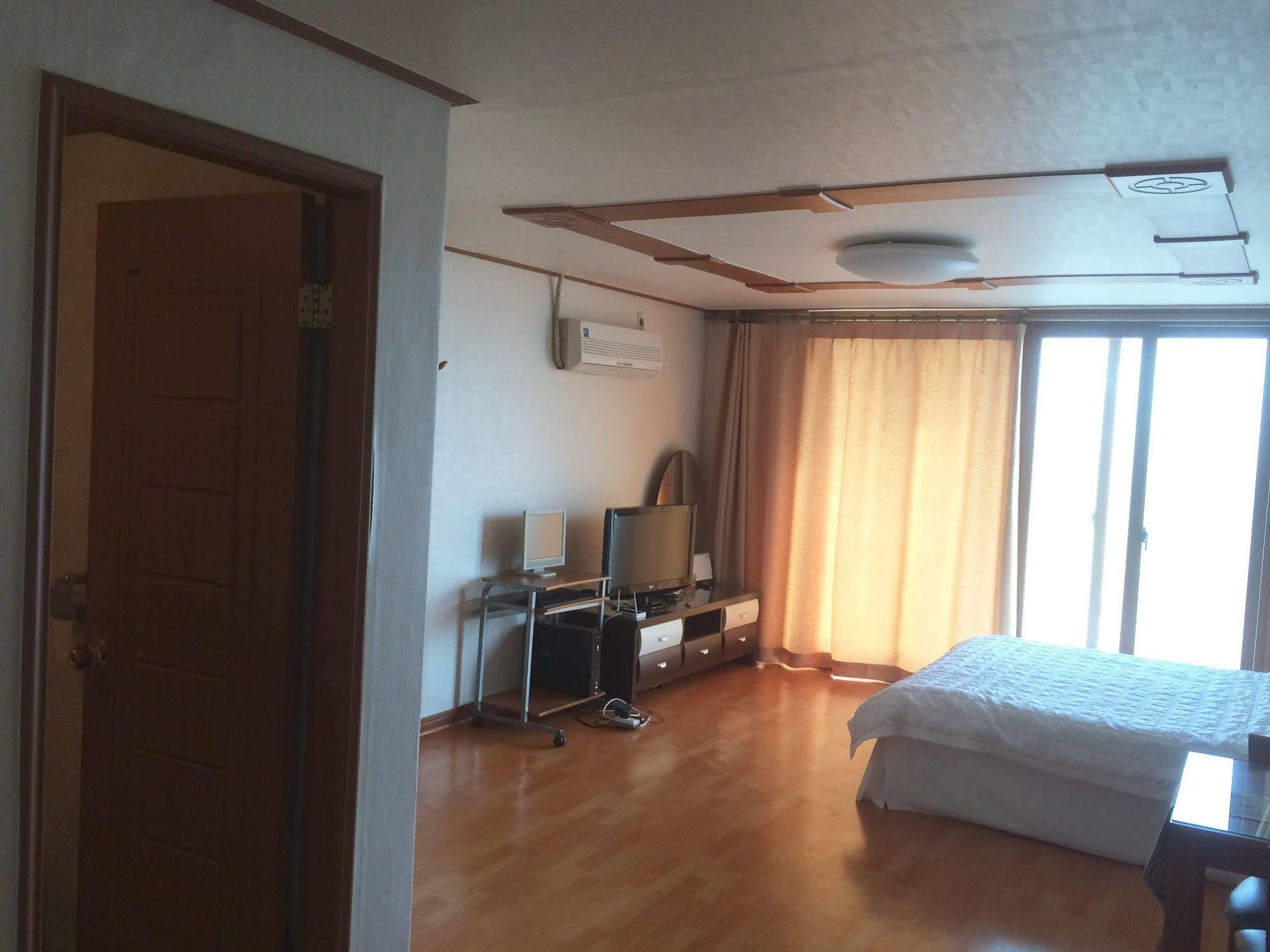 Greenside Pension Seogwipo-stad Buitenkant foto